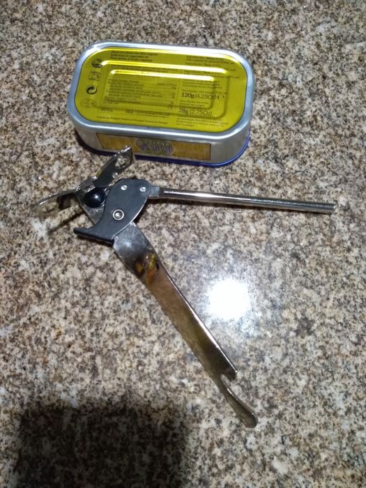 Corta  queijo novo /Abre-latas