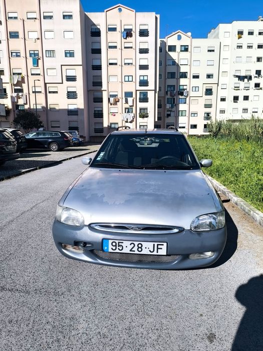 Ford uma carrinha muito estimada e fiável para quem anda dia a dia