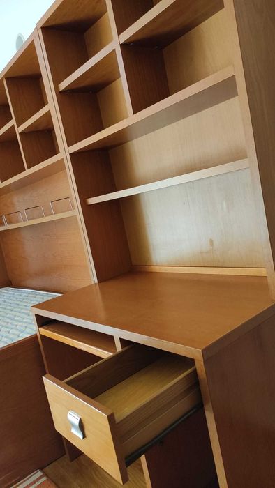 Conjunto Funcional com Cama, Secretária e Estante em Madeira