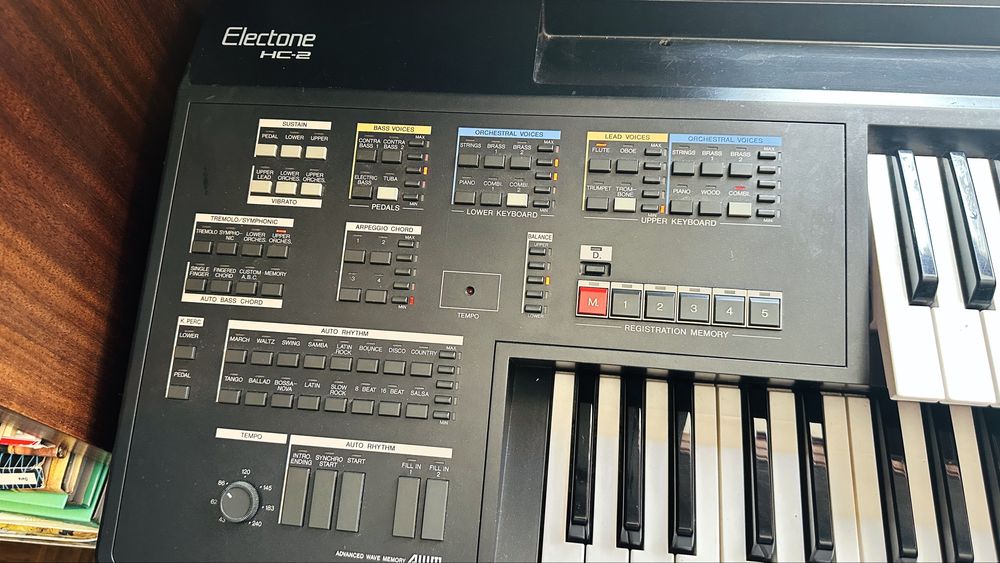 Órgão Yamaha Electone HC-2 - Inclui banco