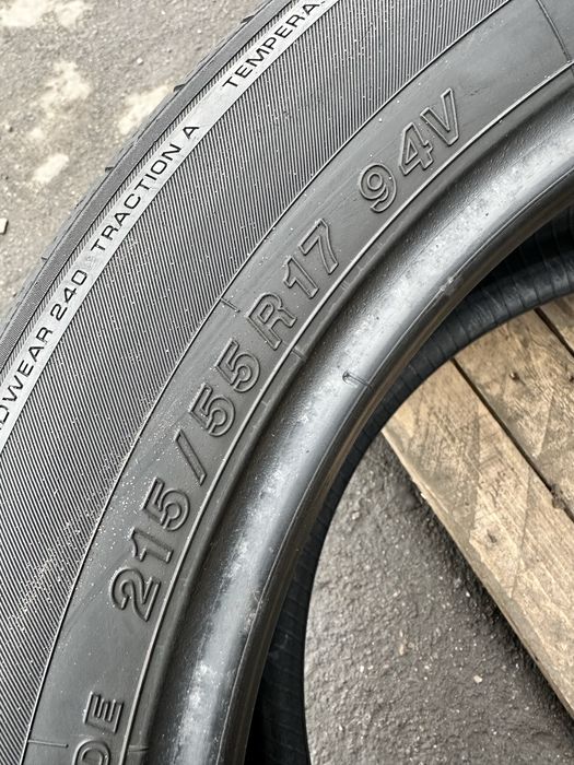 Шини 215 55 17 94V Yokohama BluEarth-GT комплект