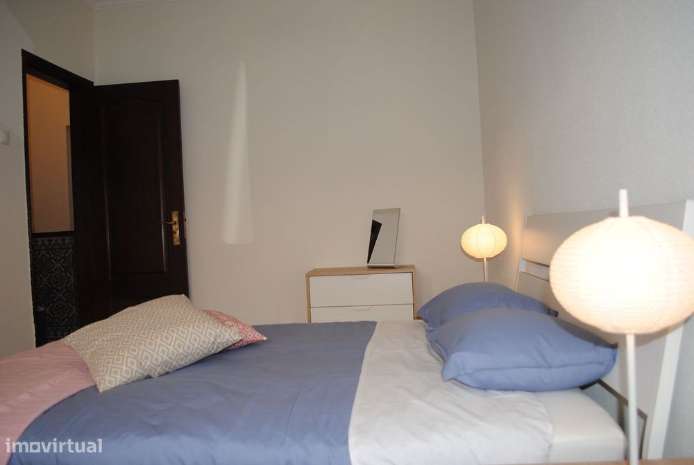 Apartamento T2 com terraço em Linda-a-Velha