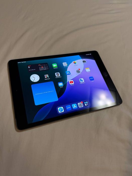 3761【早い者勝ち】iPad8 第8世代 32GB SIMフリー☆ iPad 第8世代 32GB Wi-Fi+Cellular SIMフリー シルバー 44075 中古
