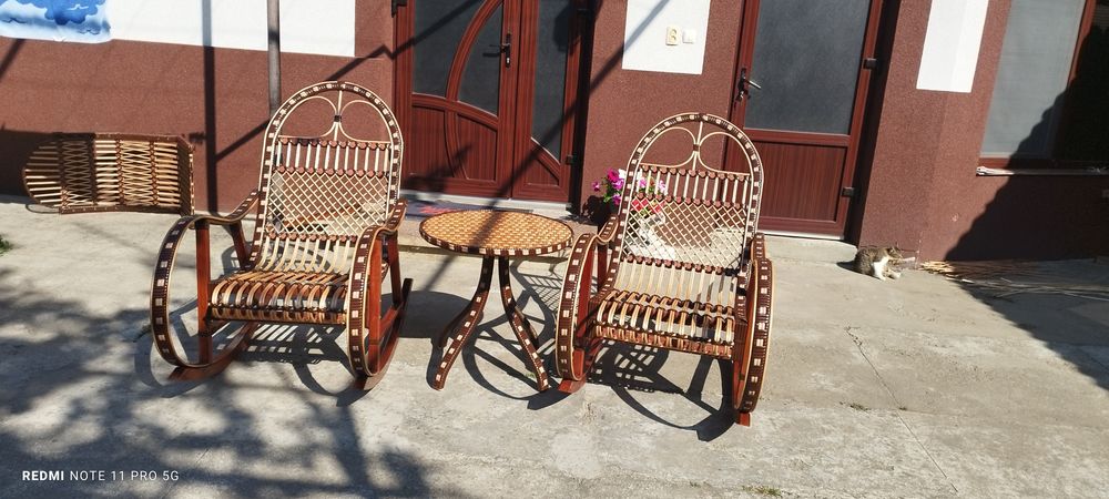 Крісло гойдалка.