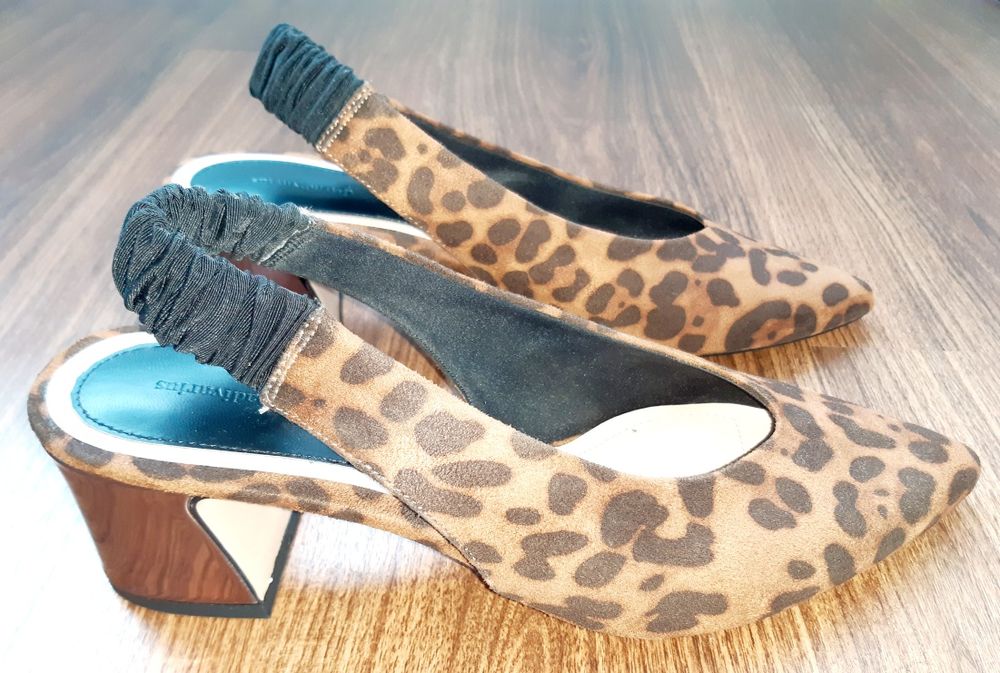 Sapatos senhora, tam. 40 marca Stradivarius - Novos
