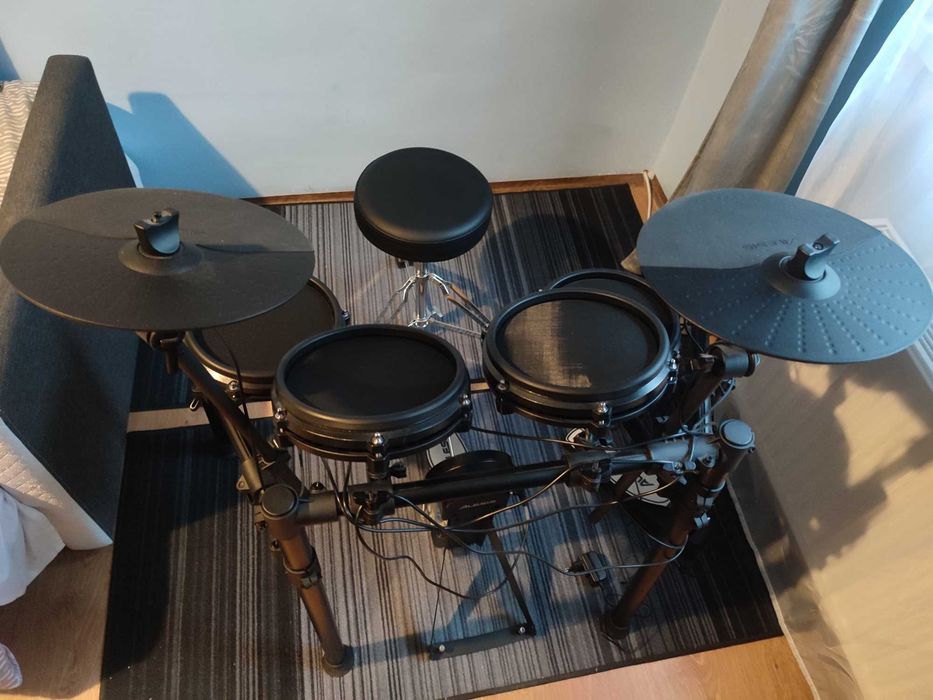 Alesis Nitro Mesh Kit perkusja elektroniczna + stołek i słuchawki