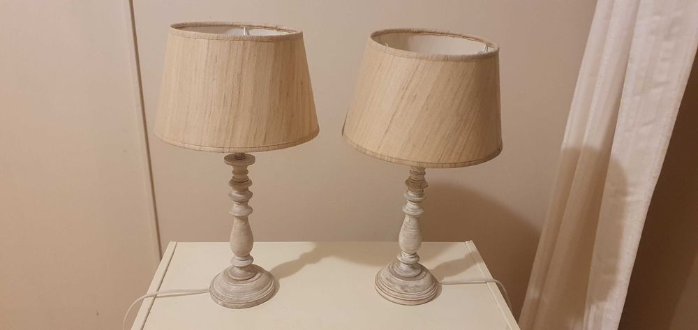 Candeeiros de quarto com base em madeira