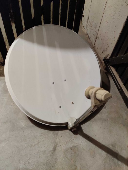 Antena satelitarna [80 cm] z konwerterem