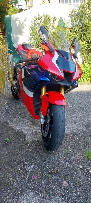 Vendo Honda cbr 1000rrr SP
