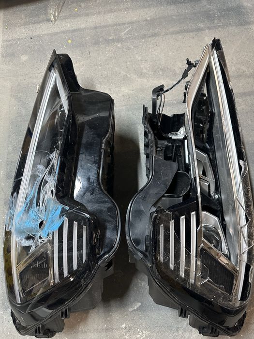 Дефектні європейські фари Audi e-tron пара