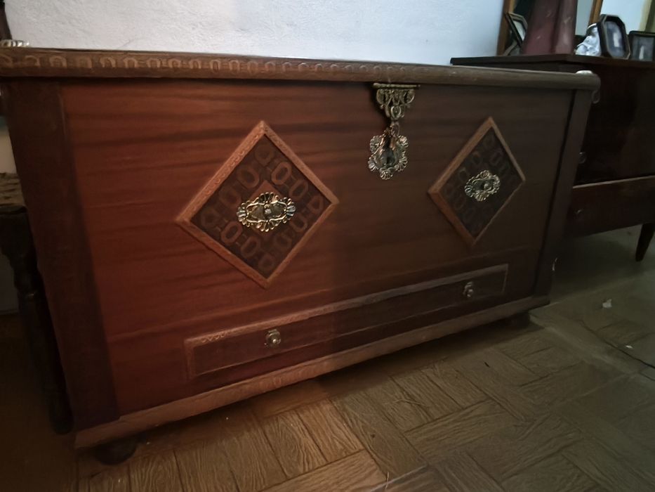 Ancient Wooden Chest64740324459137120