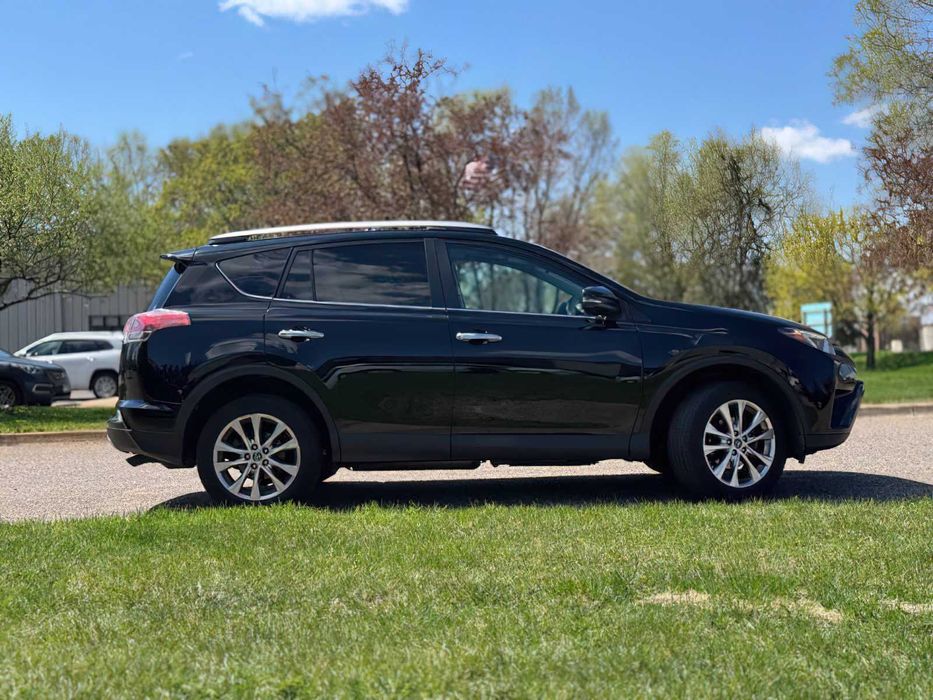 Toyota RAV4 Limited      2018