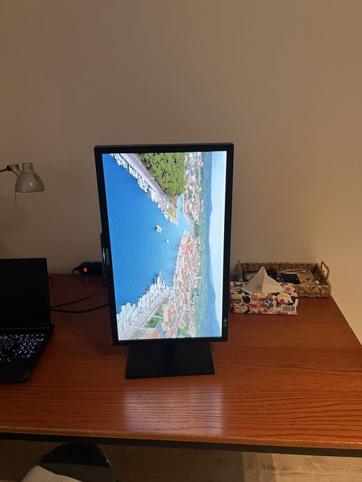 Продам монітор Samsung F2380