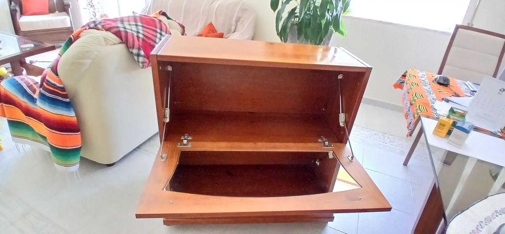 Móvel para Tv com bar e módulo com 2 gavetas