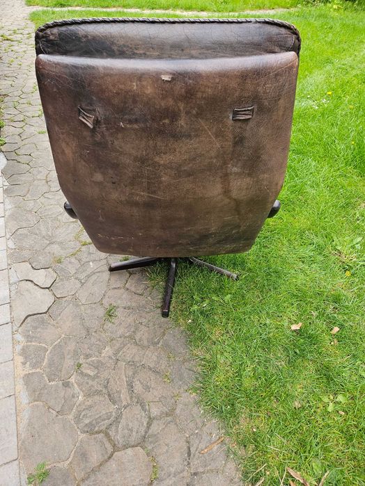 Fotel skórzany obrotowy.