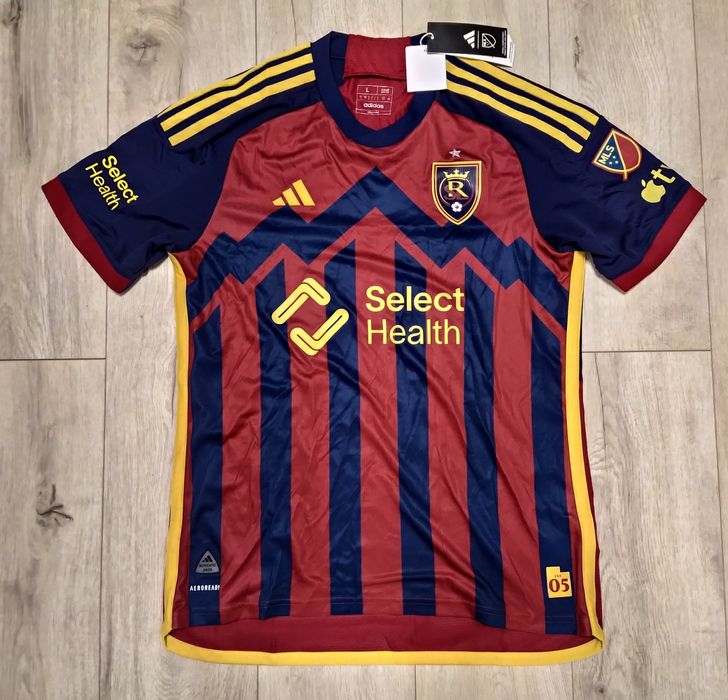 Баскетбольные майки NBA, разные кепки