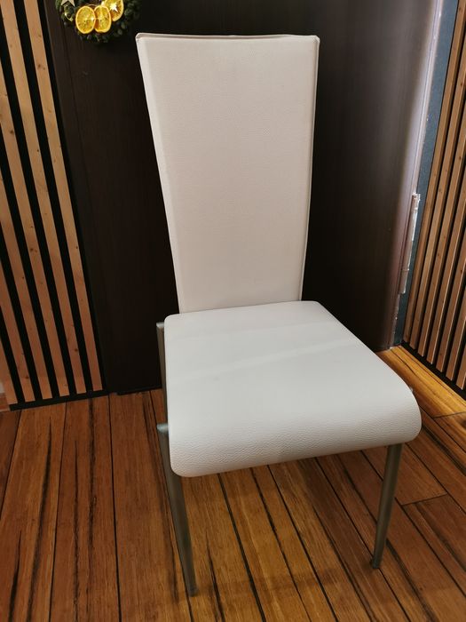 Krzesło Jysk białe ekoskóra