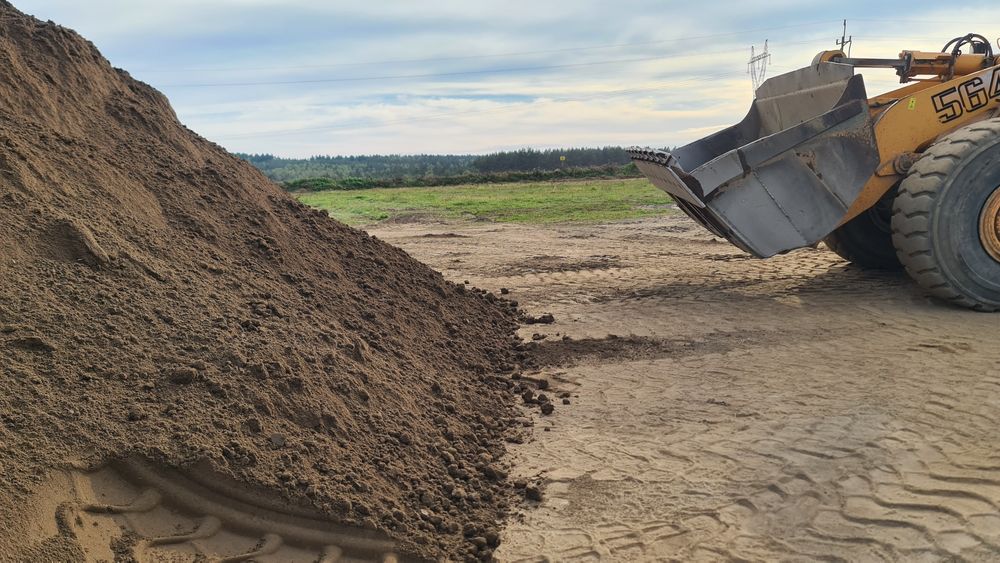 Ziemia pod trawnik siana świeża