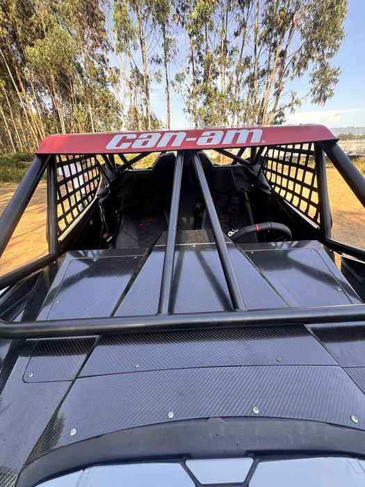 Can am Maverick R 2025