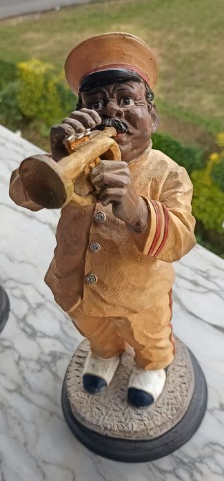 3 estátuas músicos jazz