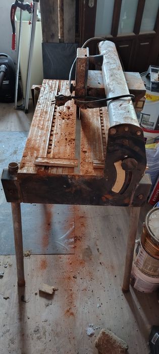 Piła do cięcia cegieł na plastry.