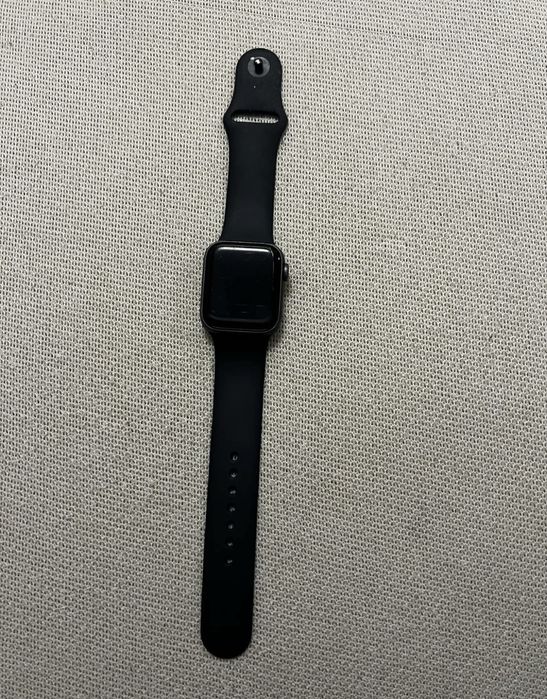 Apple Watch Series 6 GPS + Cellular w kolorze czarnym