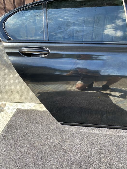 Drzwi prawy tył BMW 7 F01 F02 Stan idealny