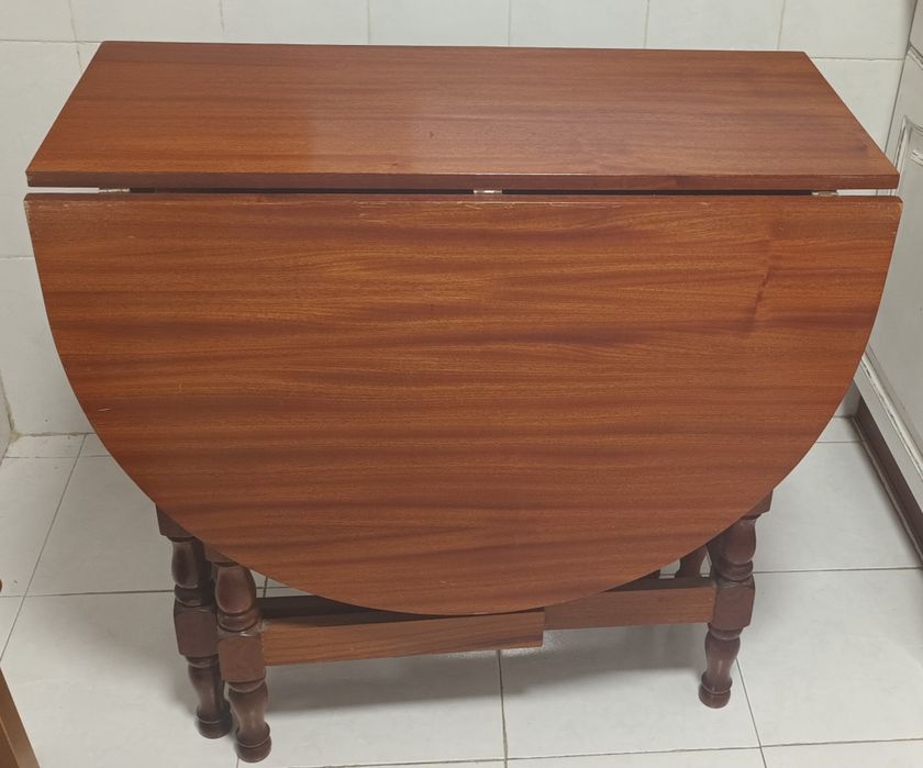 Mesa de cozinha com abas