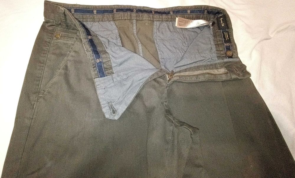 A pair of Massimo Dutti men's trousers64585894980481121