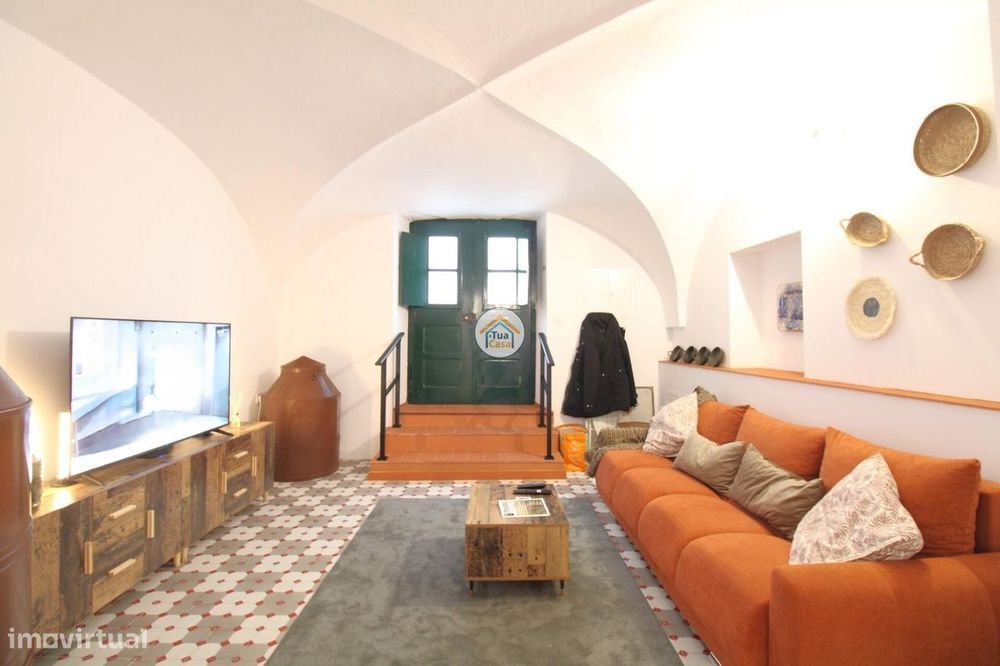 Moradia T2 Mobilado com Espaço Exterior Localizada no Centro da Cidade