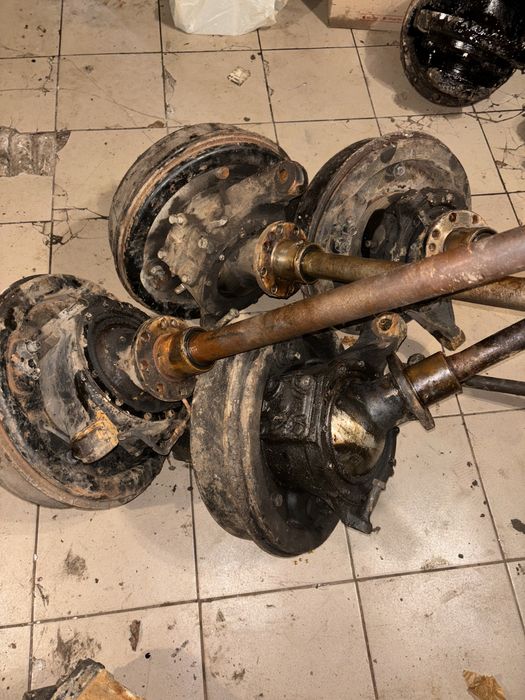 Продам поворотні кулаки газ 66 праві ліві ідеальні нз