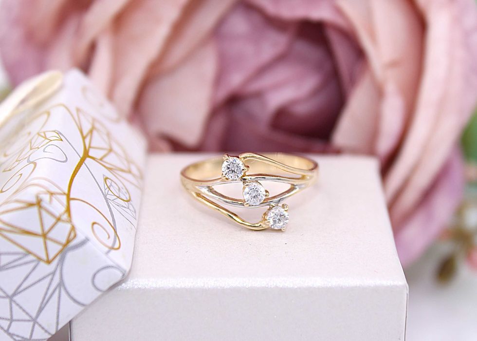 Złoty pierścionek p.585/1,79g z cyrkoniami