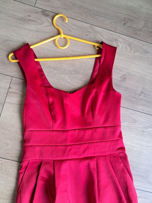 Czerwona sukienka wieczorowa