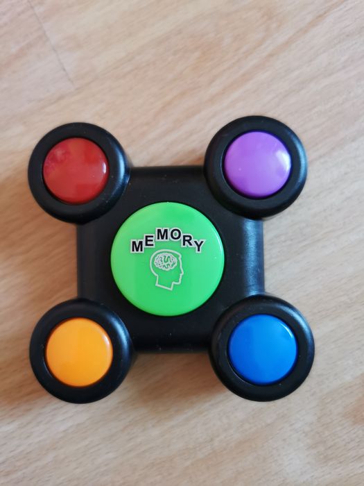 Дитяча гра для тренування пам'яті memory