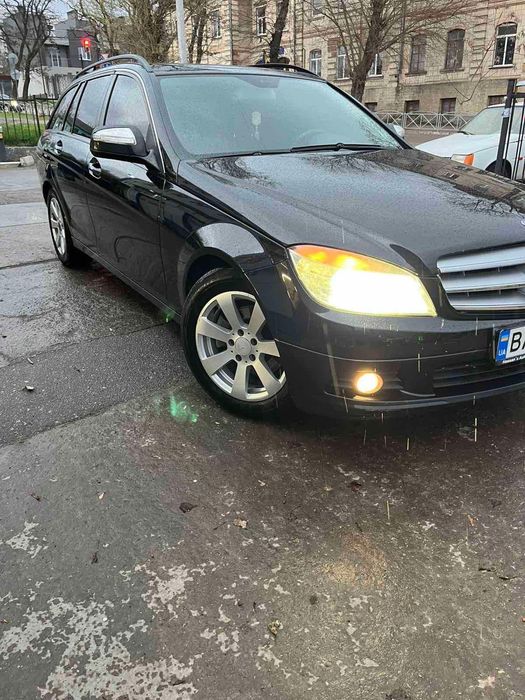 Мерседес c клас в гарному стані