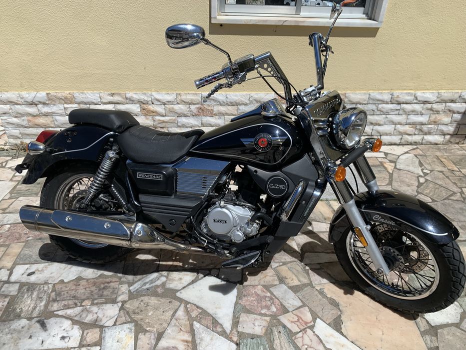 Chopper UM COMMANDO CLASSIC 125 com extras