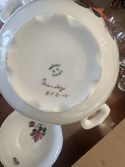 Conjunto de servico de jantar de 41 pecas