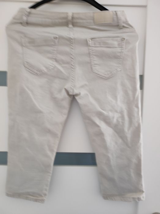 B.S jeans fajne beżowe rozciągliwe rybaczki 42