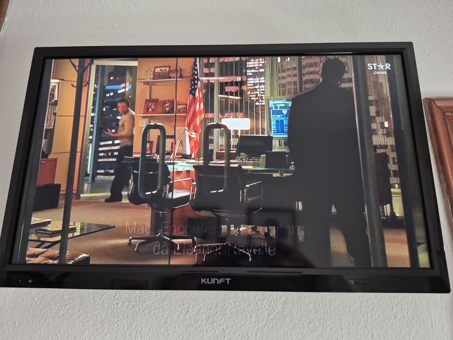 TV Led Kunft 22"(58cm) - com suporte de parede