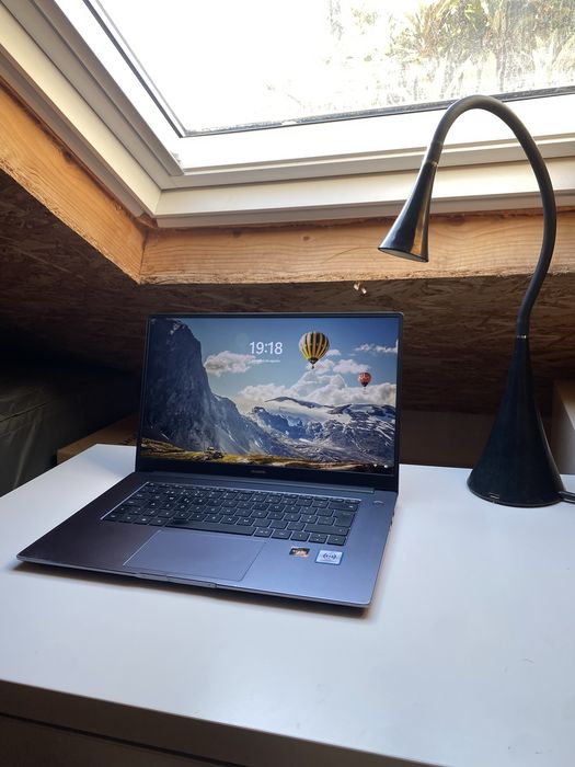 Huawei MateBook D15 –  8GB RAM / 256GB SSD