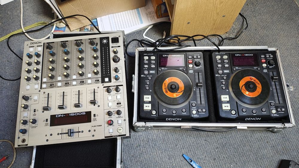 Zestaw DJ Denon mikser i dwa odtwarzacze CD z MP3