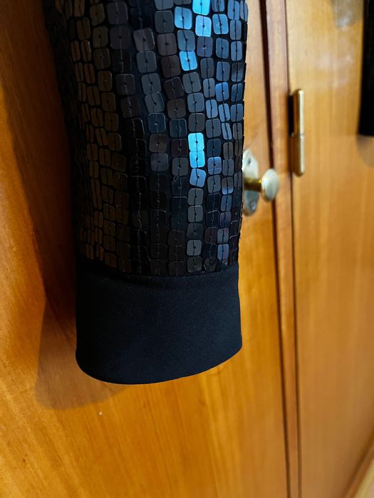 Casaco curto (jaqueta) de lantejoulas ASOS — 35€