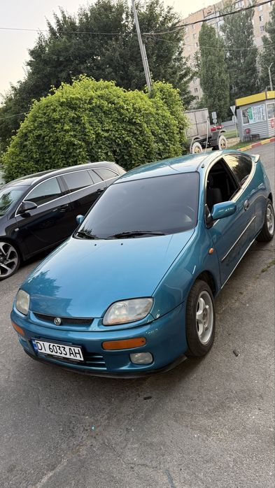 Mazda 323  1995 год