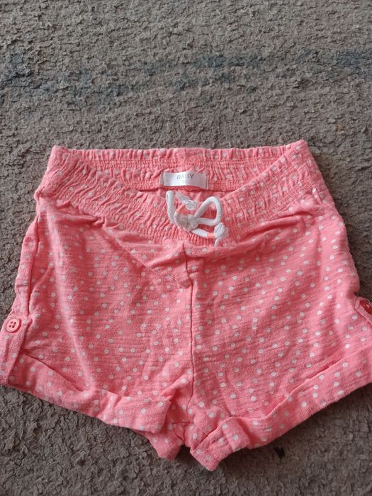 Sprzedam  krótkie spodenki dla dziewczynki.
