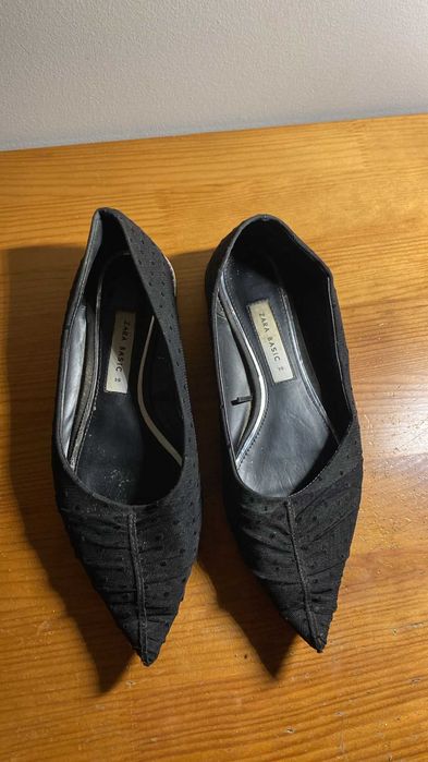 Varios Sapatos número 39, cada par 15 euros