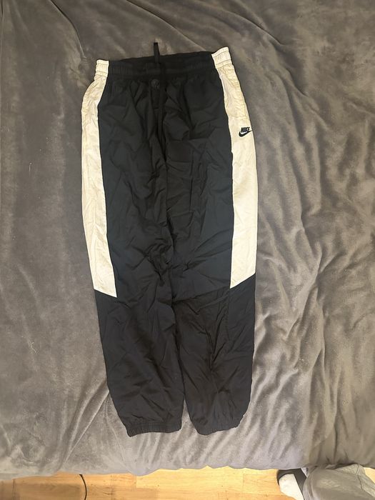 Нейлонові штани Nike