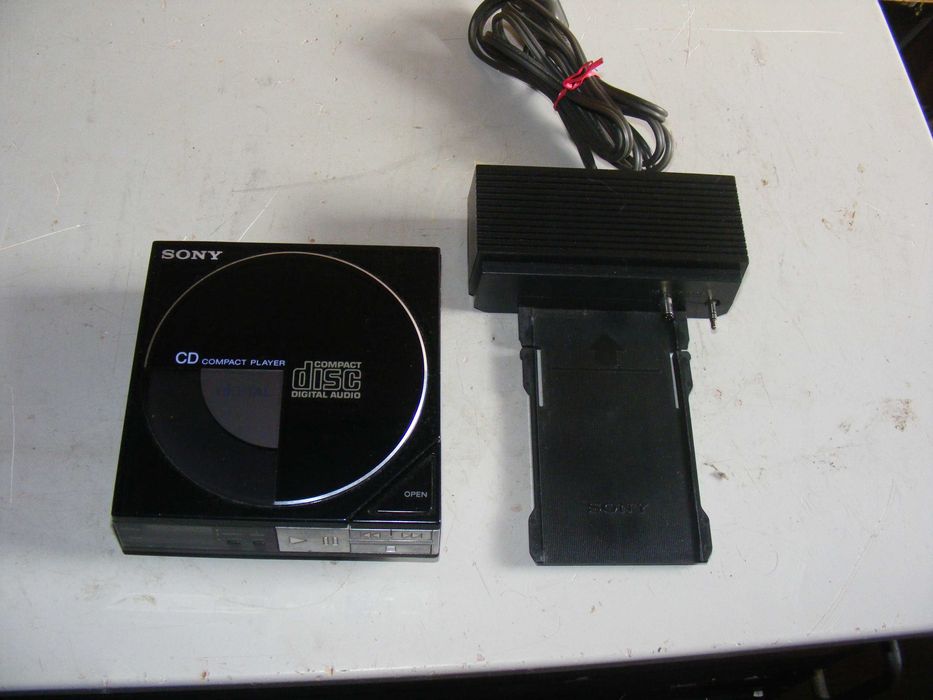 Leitor de cd Sony D-50 com dock para coleccionadores