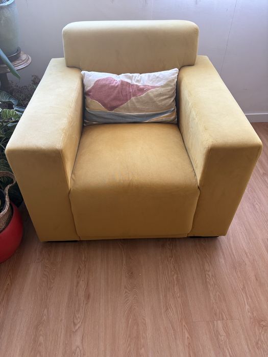 Poltrona veludo amarelo mostarda