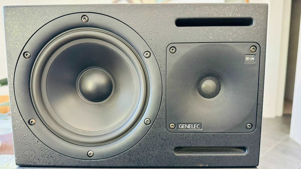Par de monitores de estúdio Genelec 1030A