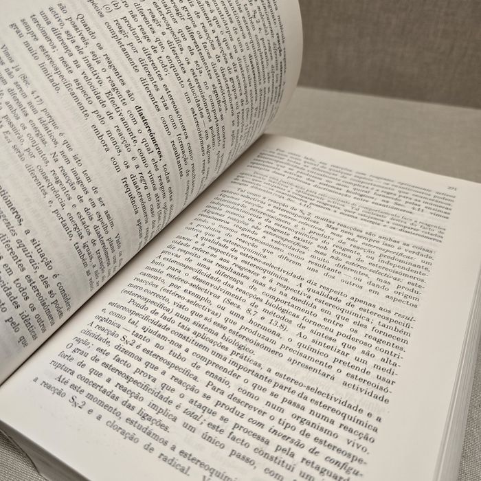 Livro  QUÍMICA ORGANICA